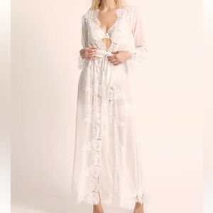 Homebodii Helena Lace Robe